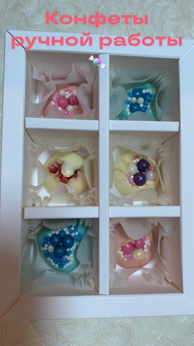 Фотография покупателя товара Коробка под 6 конфет с окном, белая, 13,7 х 9,85 х 3,85 см - Фото 2