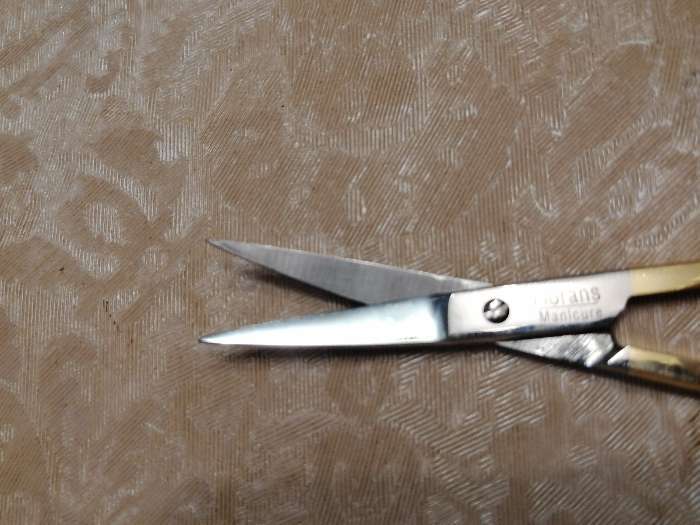 Фотография покупателя товара Ножницы маникюрные, загнутые, узкие, 10,5 см, цвет серебристый/золотистый - Фото 6