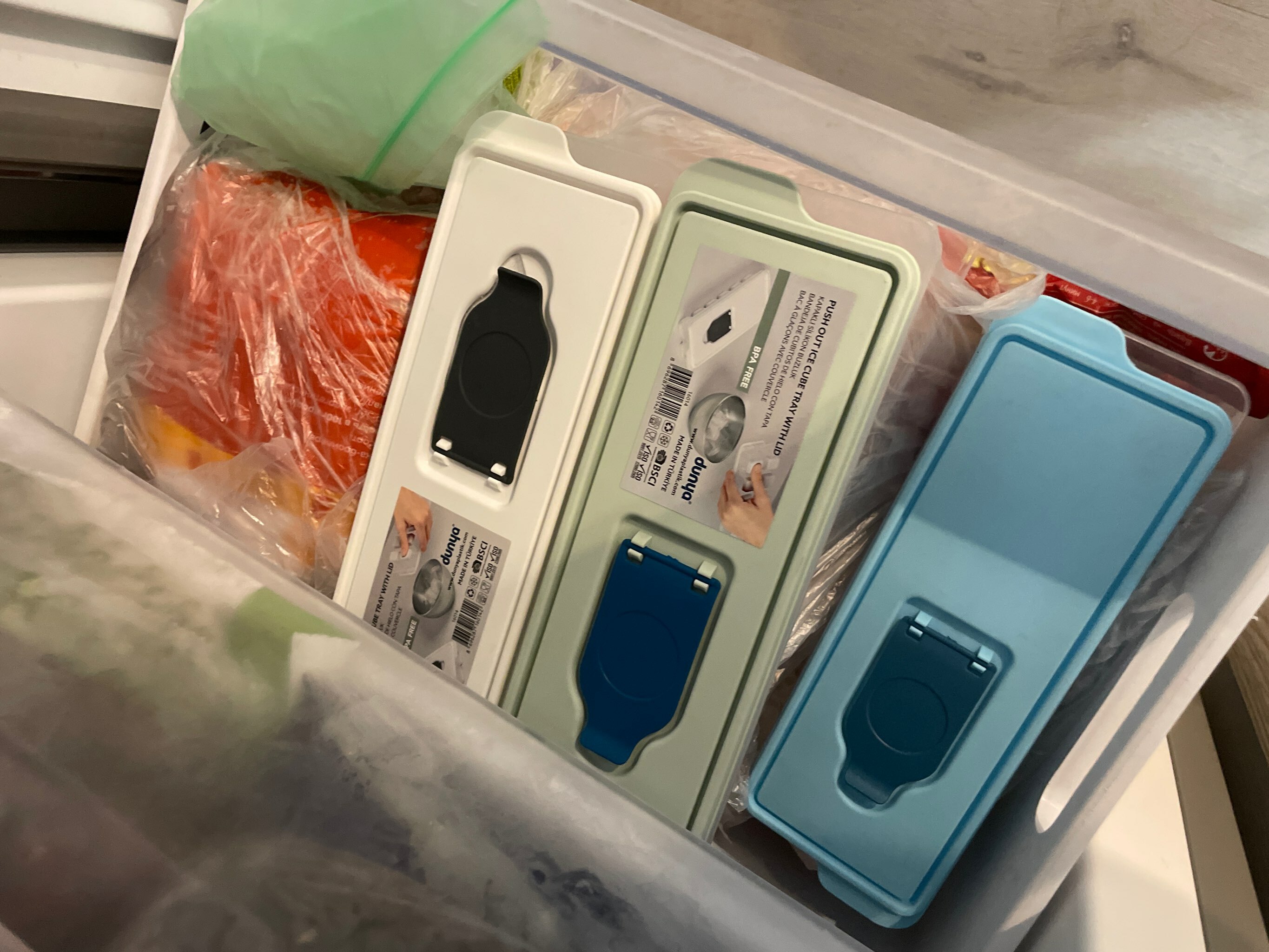 Фотография покупателя товара Форма для льда с крышкой и силиконовым дном, цвет МИКС