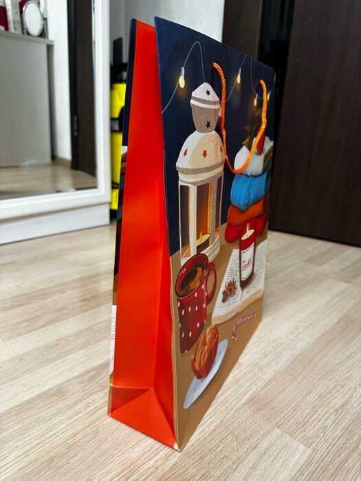 Фотография покупателя товара Пакет подарочный "Мчится праздник",  33 х 42,5 х 10 см