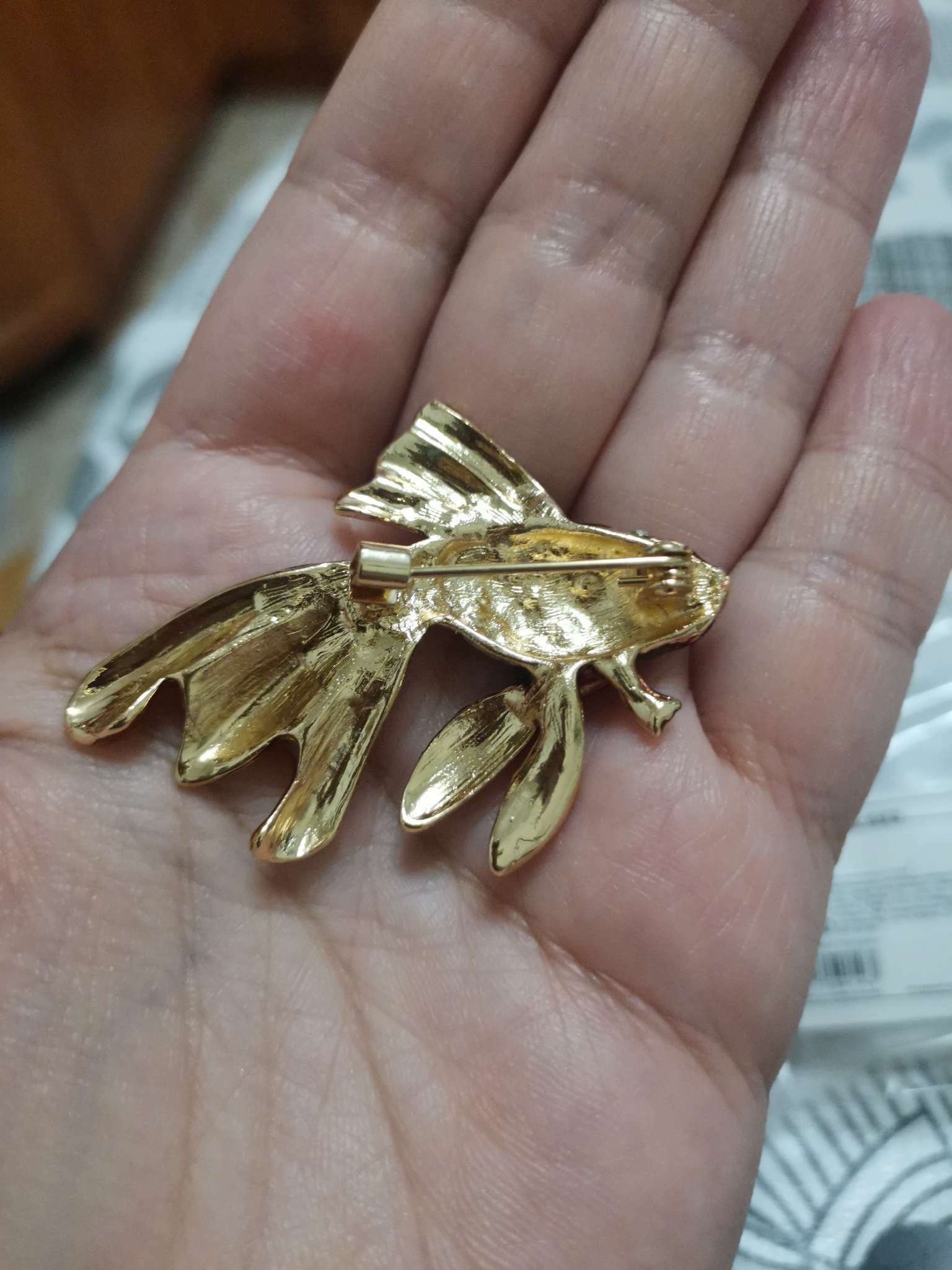 Фотография покупателя товара Брошь «Рыбка», цвет красно-золотой в золоте - Фото 3