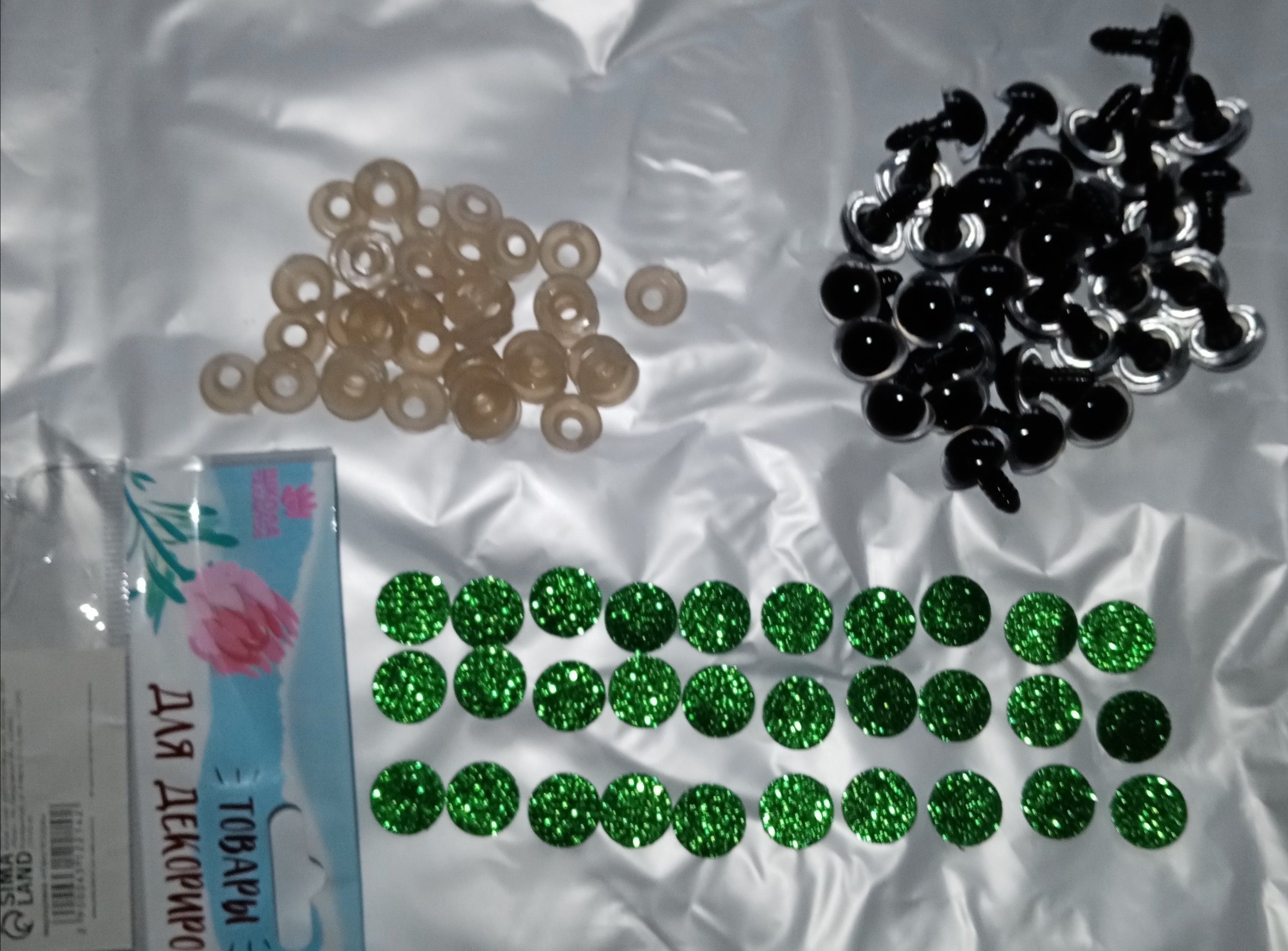Фотография покупателя товара Глаза винтовые с заглушками, «Блёстки» набор 34 шт, размер 1 шт: 1,4 см, цвет зелёный