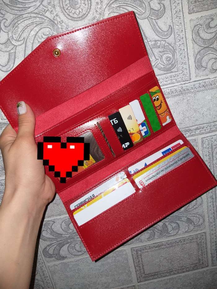 Фотография покупателя товара Кошелёк женский, 2 отдела, вкладыш для карт на кнопке, цвет красный