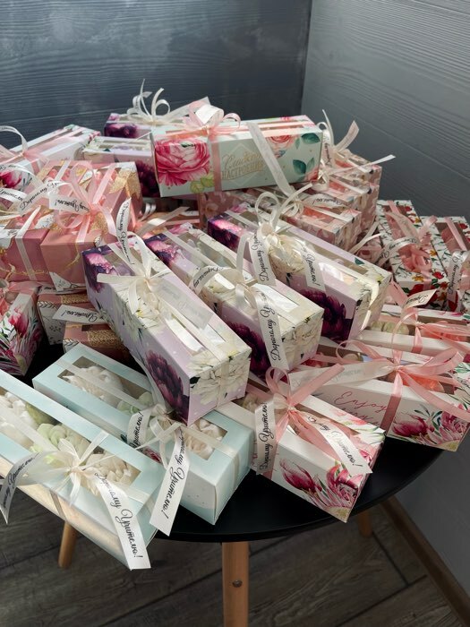 Фотография покупателя товара Коробка для макарун, кондитерская упаковка «Love», 18 х 5.5 х 5.5 см - Фото 25