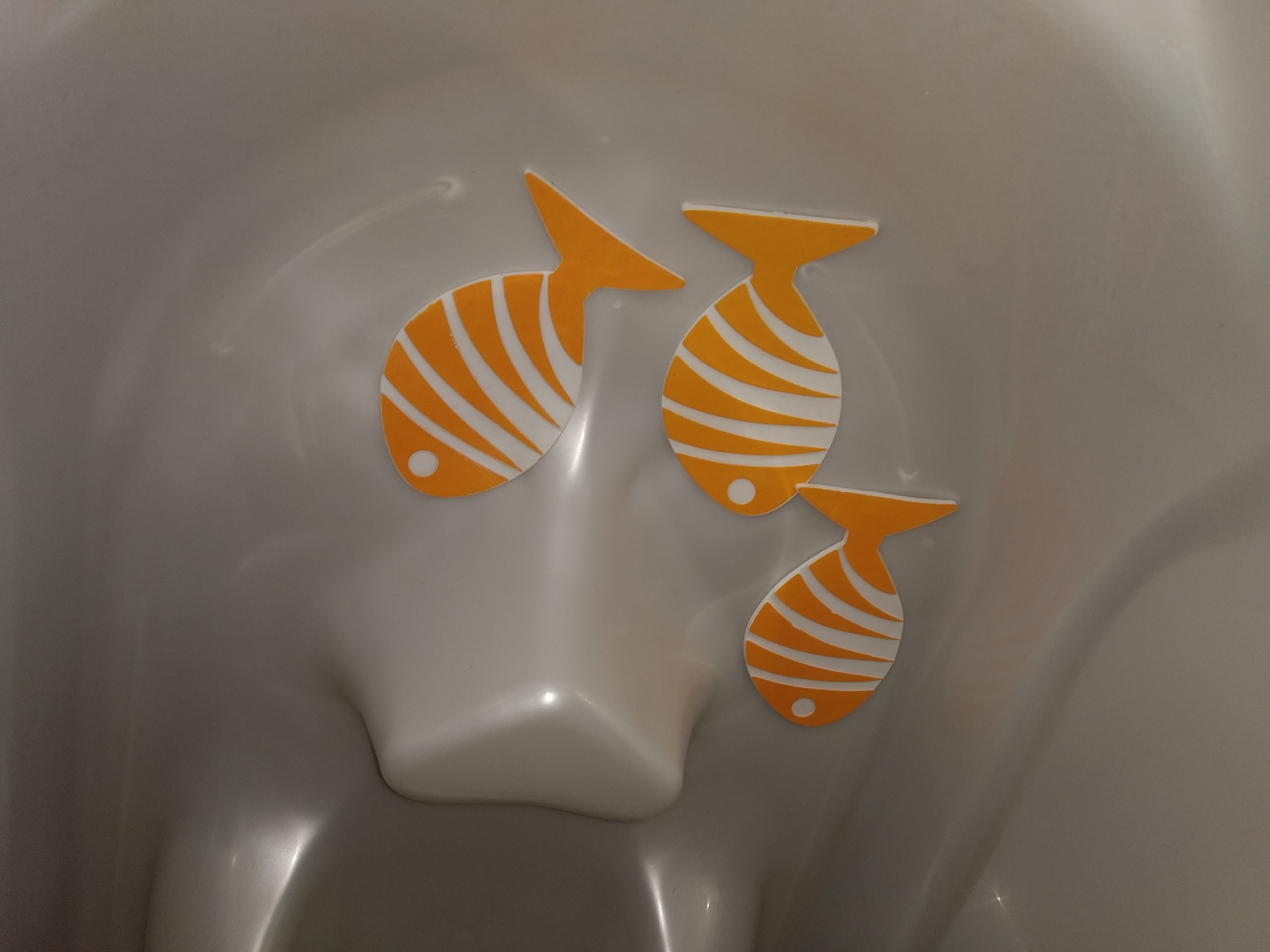 Фотография покупателя товара Набор мини-ковриков для ванны на присосках Доляна «Рыбка-полосатик», 7,5×13,5 см, 5 шт, цвет МИКС - Фото 1