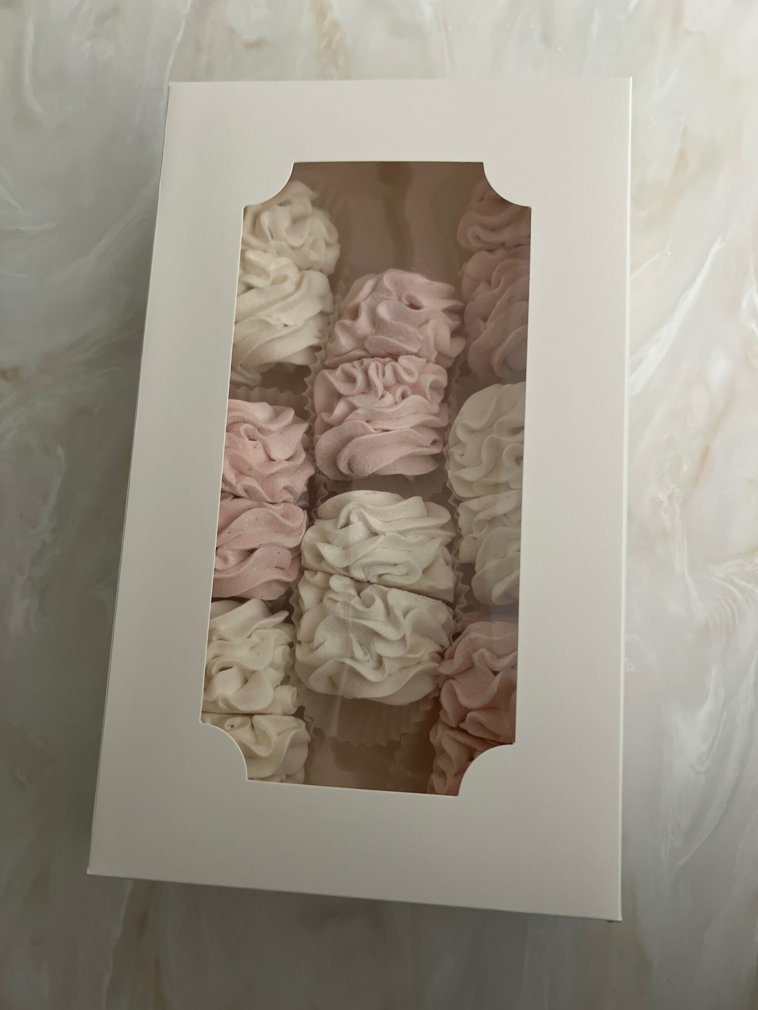 Фотография покупателя товара Коробка складная с окном под зефир, белый, 25 х 15 х 7 см - Фото 9