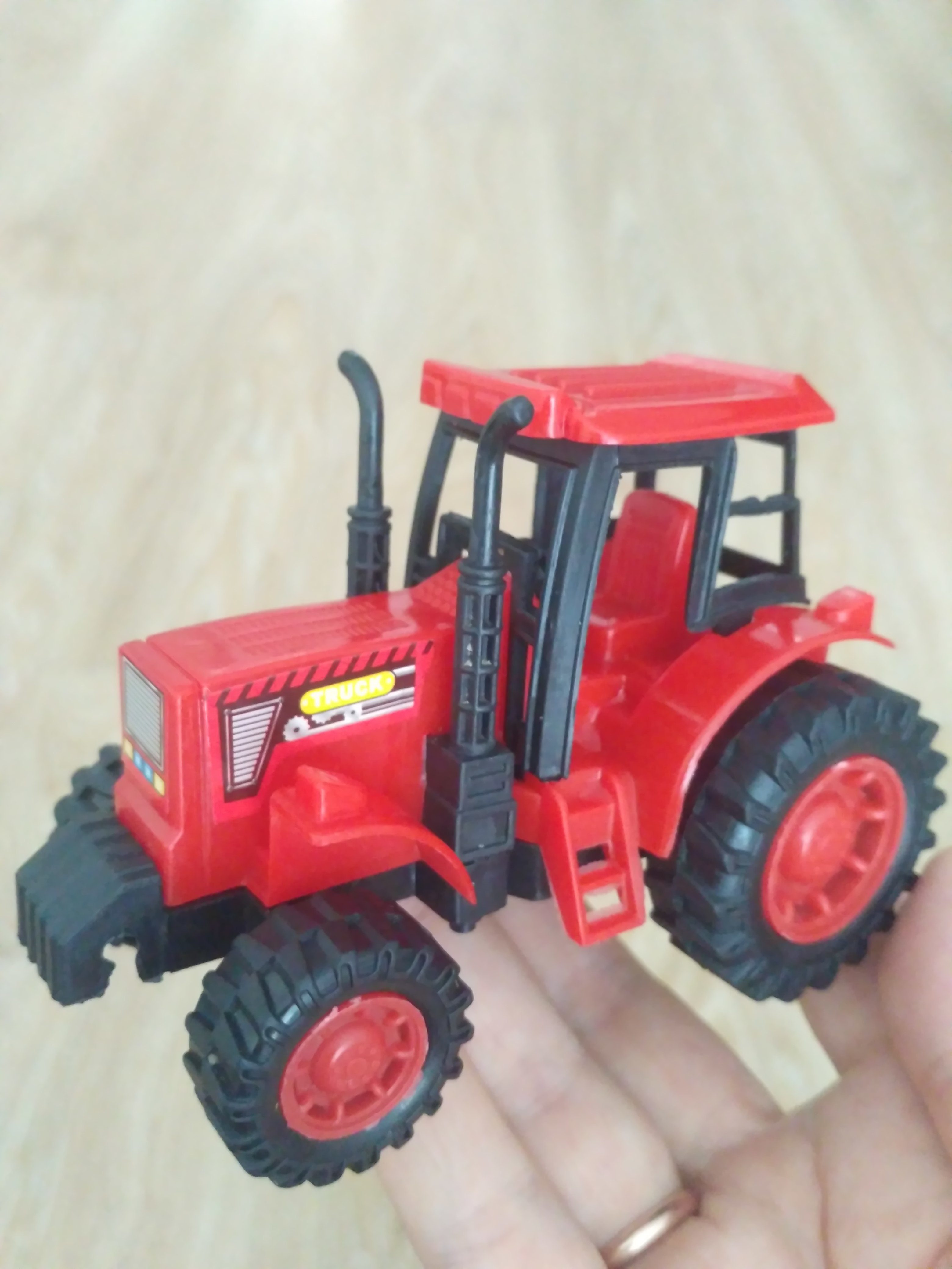 Фотография покупателя товара Трактор инерционный «Фермерский», цвета МИКС