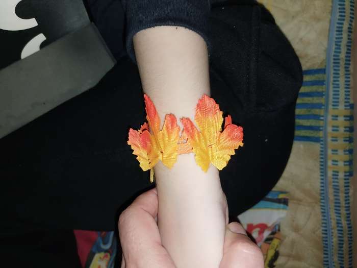 Фотография покупателя товара Декор «Осенний лист», набор 100 шт, жёлто-оранжевый цвет - Фото 3