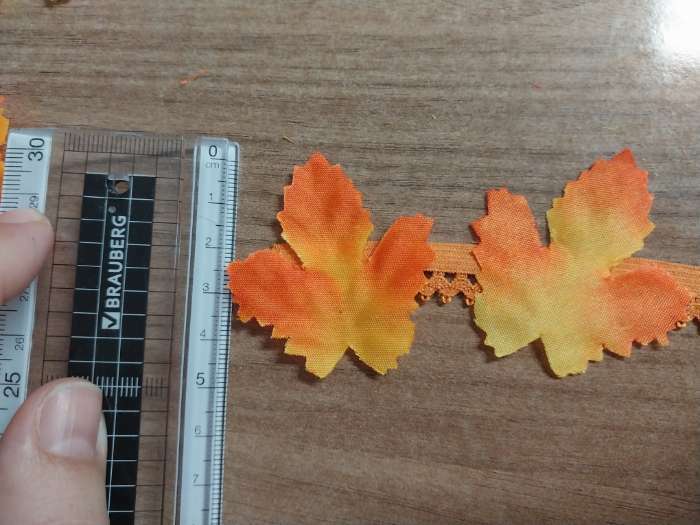 Фотография покупателя товара Декор «Осенний лист», набор 100 шт, жёлто-оранжевый цвет - Фото 4