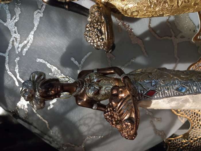 Фотография покупателя товара Сувенир полистоун "Африканка в серебр.платье с перламутром с тарелкой фруктов" 32х7х9,5 см - Фото 3