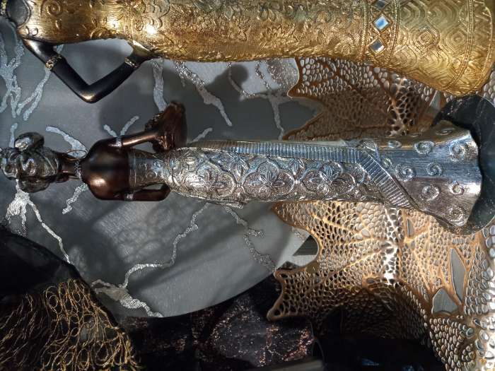 Фотография покупателя товара Сувенир полистоун "Африканка в серебр.платье с перламутром с тарелкой фруктов" 32х7х9,5 см - Фото 1