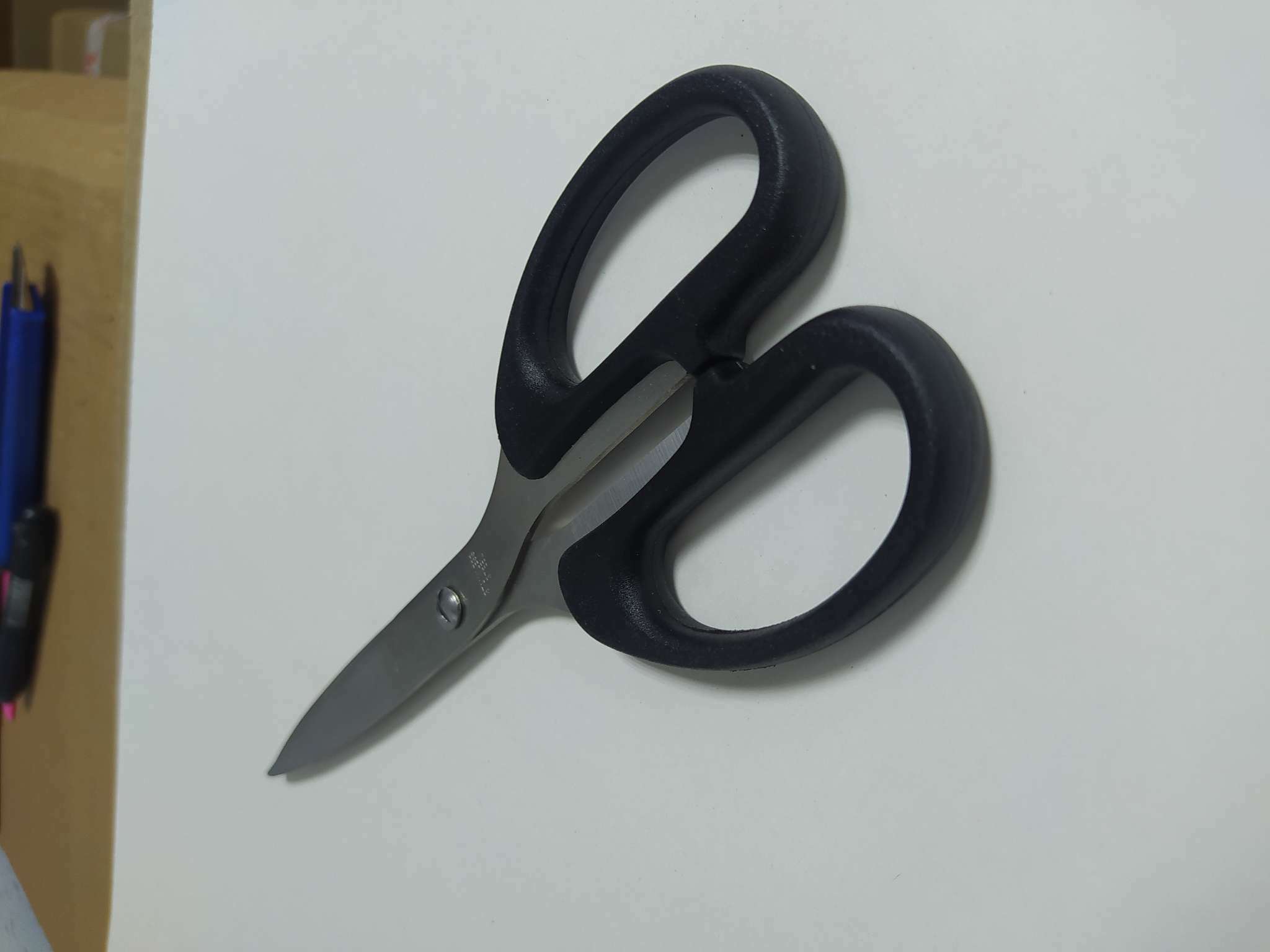 Фотография покупателя товара Ножницы 20,3 см Lamark, удобные пластиковые ручки, на бумажном держателе