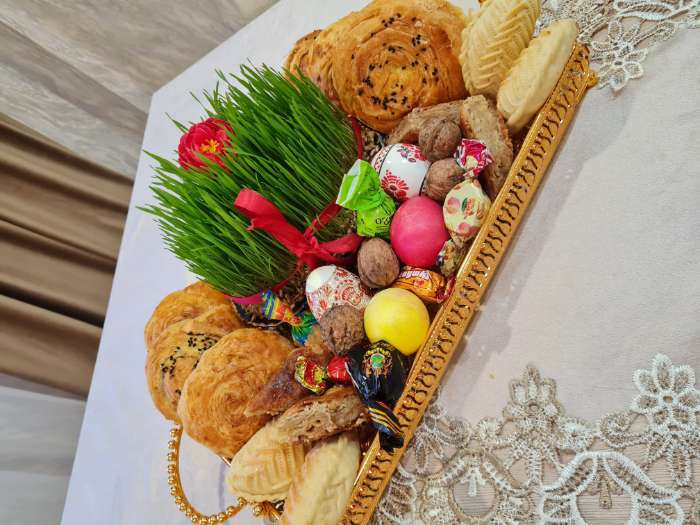 Фотография покупателя товара Подставка для десертов прямоугольная «Букет», 47×25×5 см, цвет золотой - Фото 1