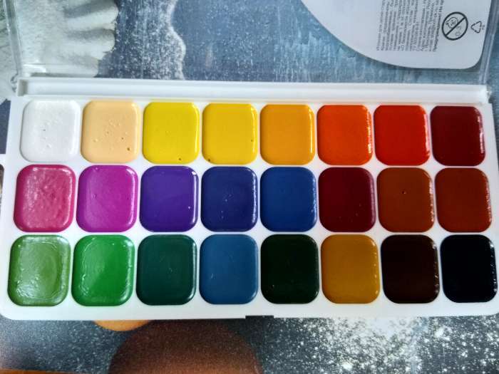 Фотография покупателя товара Акварель 24 цвета «Гамма» «Классическая», медовая, без кисти, пластик
