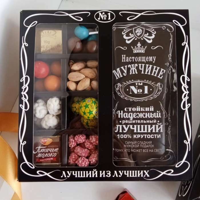 Фотография покупателя товара Коробка под 8 конфет + шоколад, с окном , мужская, черная, 17,7 х 17,85 х 3,85 см