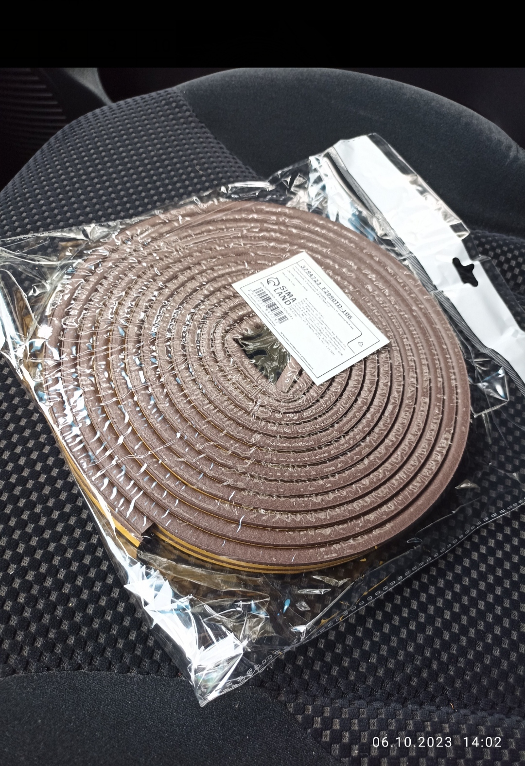 Фотография покупателя товара Уплотнитель резиновый ТУНДРА, профиль D, размер 9х8 мм, коричневый, в упаковке 10 м
