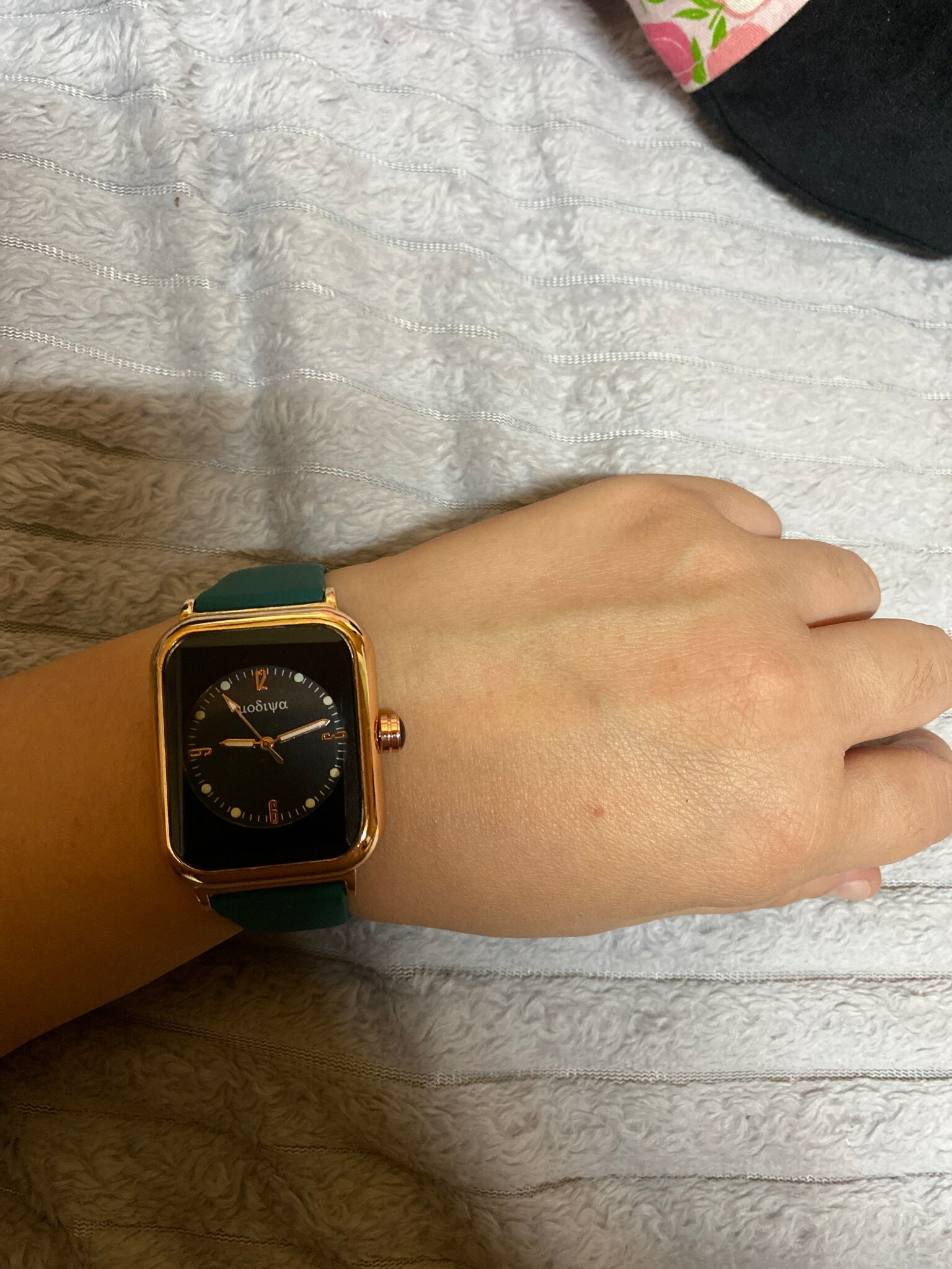 Фотография покупателя товара Часы наручные кварцевые женские, циферблат d=3.5 см, длина l=24 см, черный ремешок - Фото 1