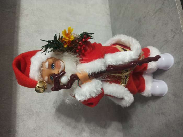 Фотография покупателя товара Дед Мороз "В костюмчике с орнаментом, с посохом и подарками" двигается, 30 см