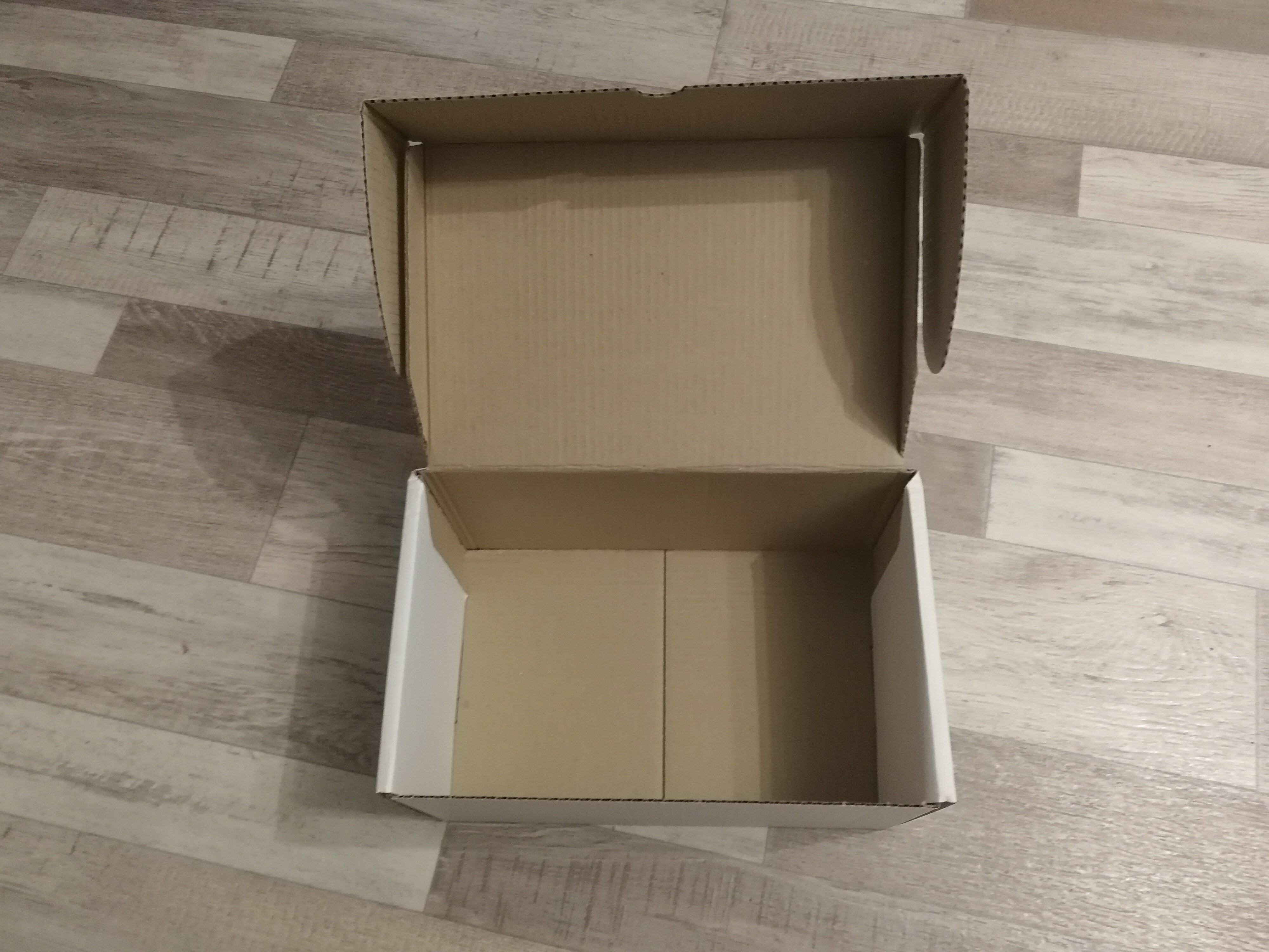 Фотография покупателя товара Коробка самосборная "Почтовая", белая, 30 х 20 х 15 см - Фото 2