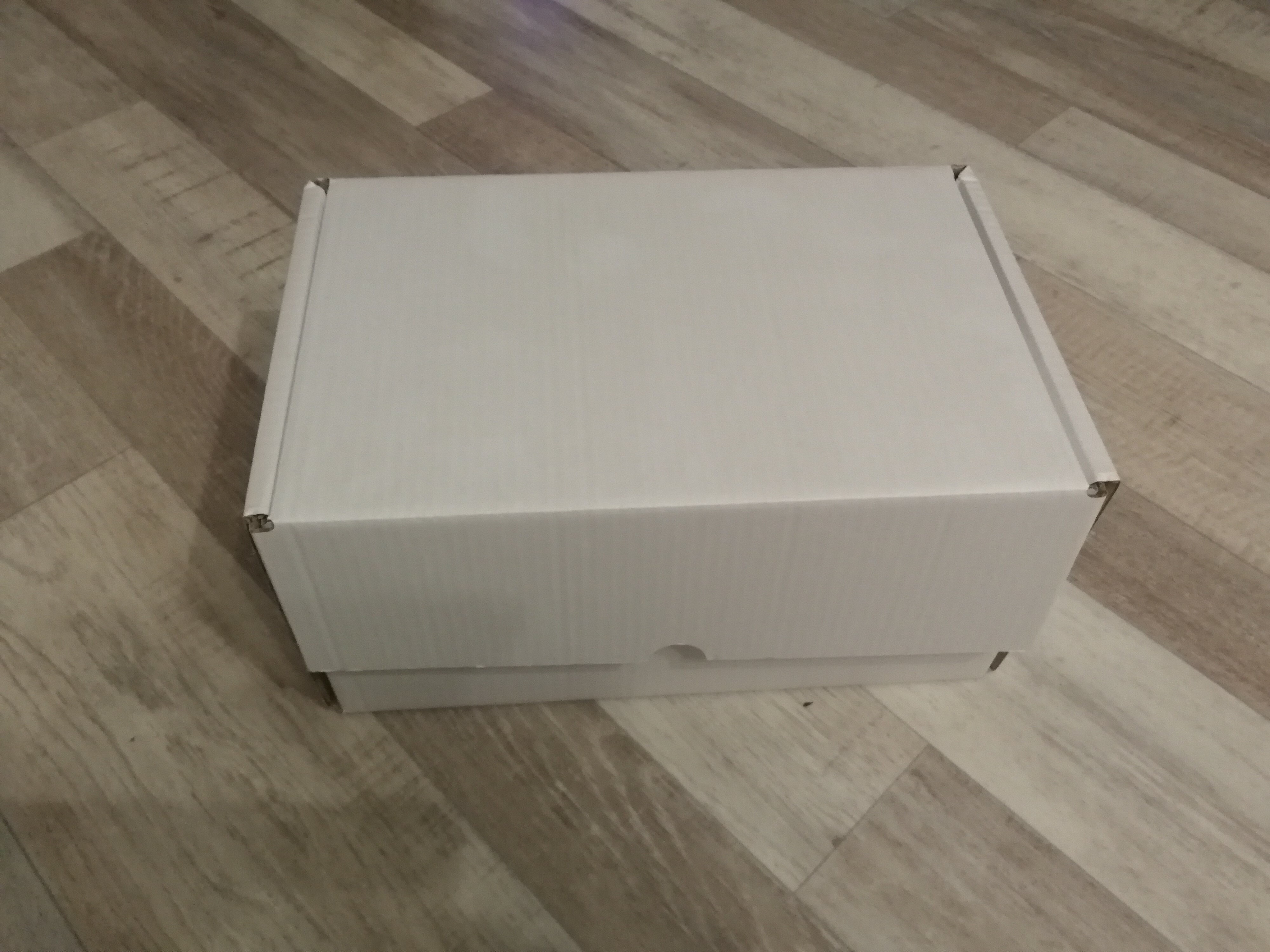 Фотография покупателя товара Коробка самосборная "Почтовая", белая, 30 х 20 х 15 см - Фото 1