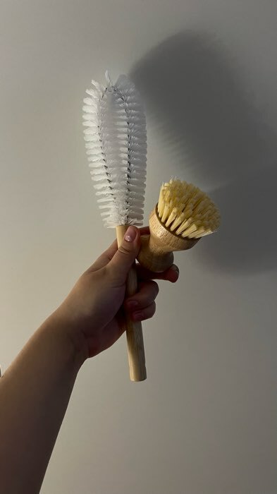 Фотография покупателя товара Щётка для посуды Доляна Meli, 30×7 см, бамбуковая ручка, замшевая петелька - Фото 1