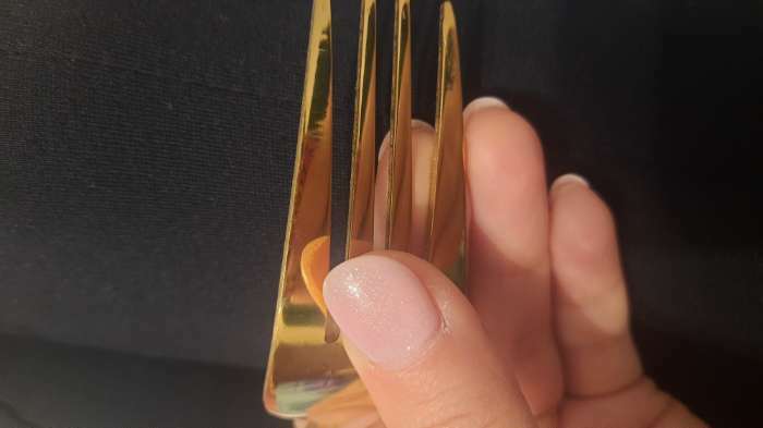 Фотография покупателя товара Вилка столовая из нержавеющей стали Magistro «Блинк», 21,5×3 см, на подвесе, зелёная ручка, цвет металла золотой - Фото 4
