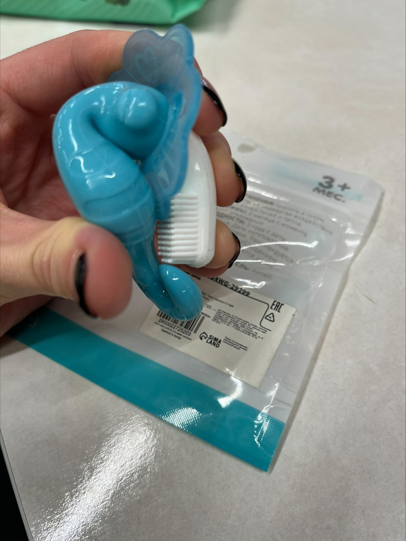 Фотография покупателя товара Детская зубная щетка-массажер, «Морской конёк», силиконовая, с ограничителем, от 3 мес., цвет МИКС - Фото 4