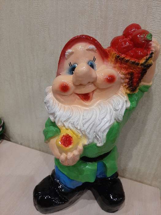 Фотография покупателя товара Садовая фигура "Гном фрукты 38х24см - Фото 1