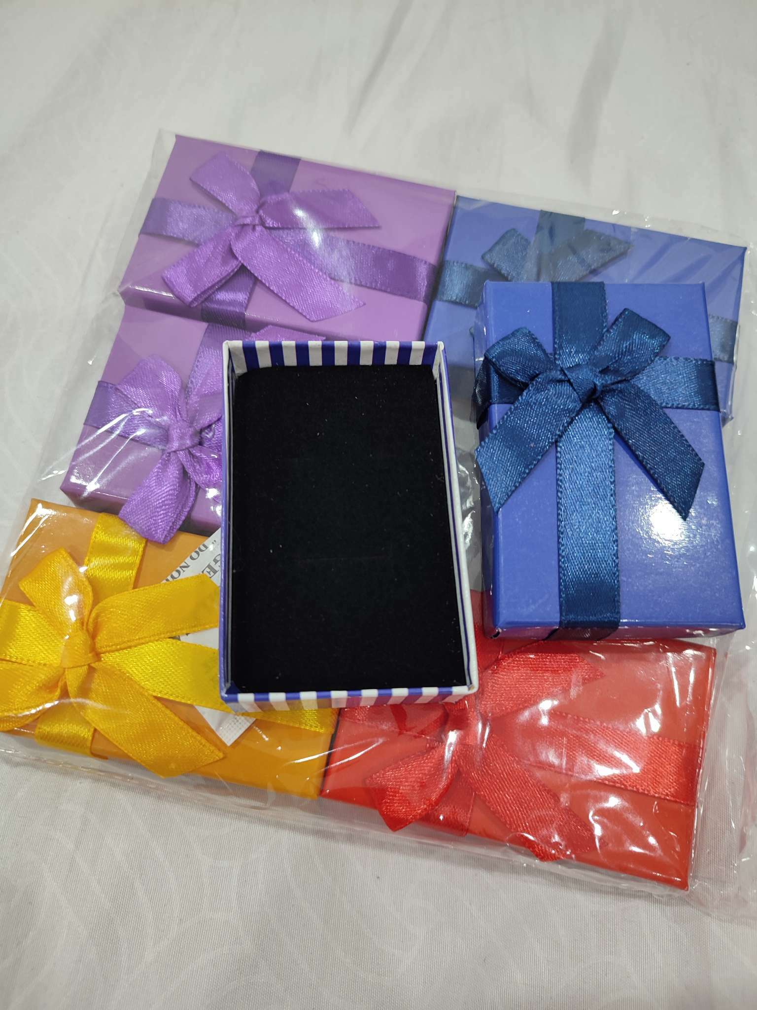 Фотография покупателя товара Коробочка подарочная под набор «Яркие полоски», 5×8 (размер полезной части 4,9×7,8 см), цвет МИКС