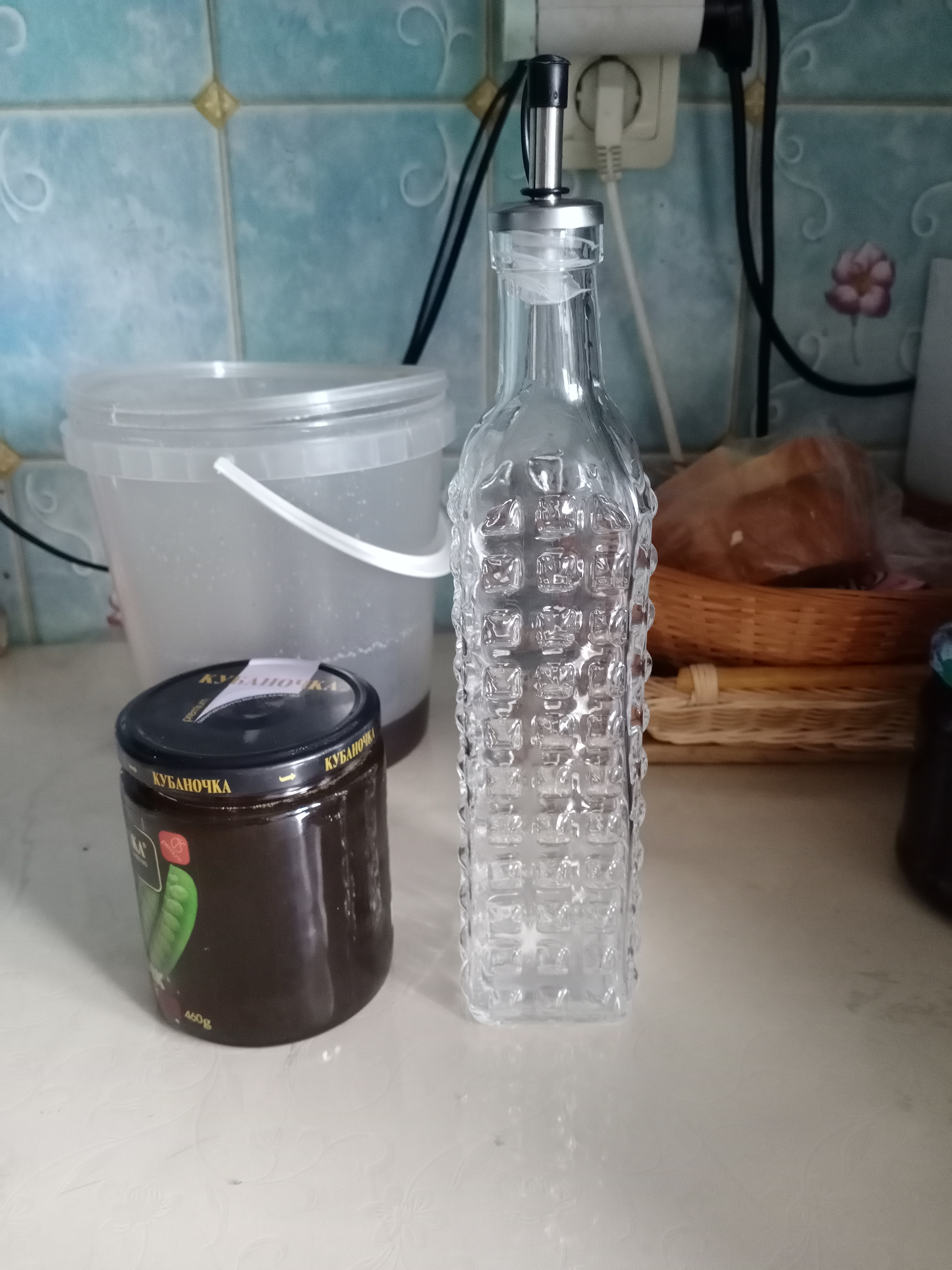 Фотография покупателя товара Бутылка стеклянная для соусов и масла с бугельным замком Доляна «Шипы», 500 мл, 5,5×29 см - Фото 3