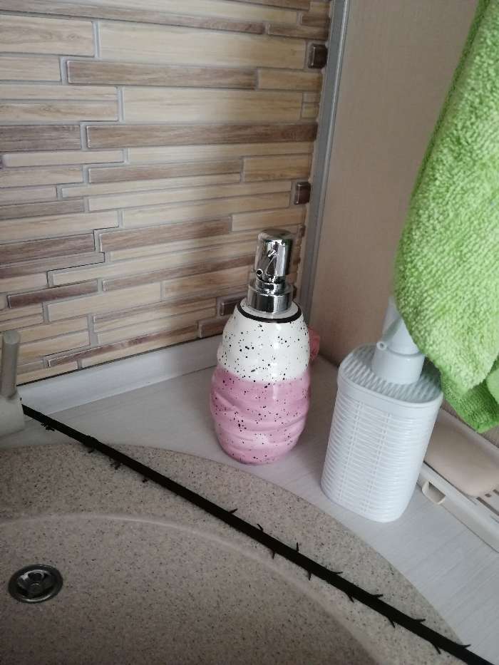 Фотография покупателя товара Дозатор для жидкого мыла Доляна «Минерал», 450 мл, цвет розовый в крапинку - Фото 1