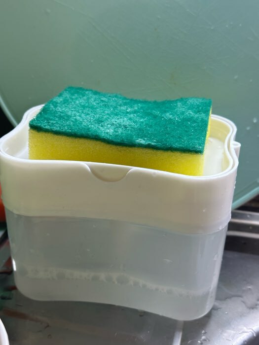 Фотография покупателя товара Дозатор для моющего средства с подставкой для губки Доляна, губка в комплекте, 385 мл, цвет белый - Фото 10