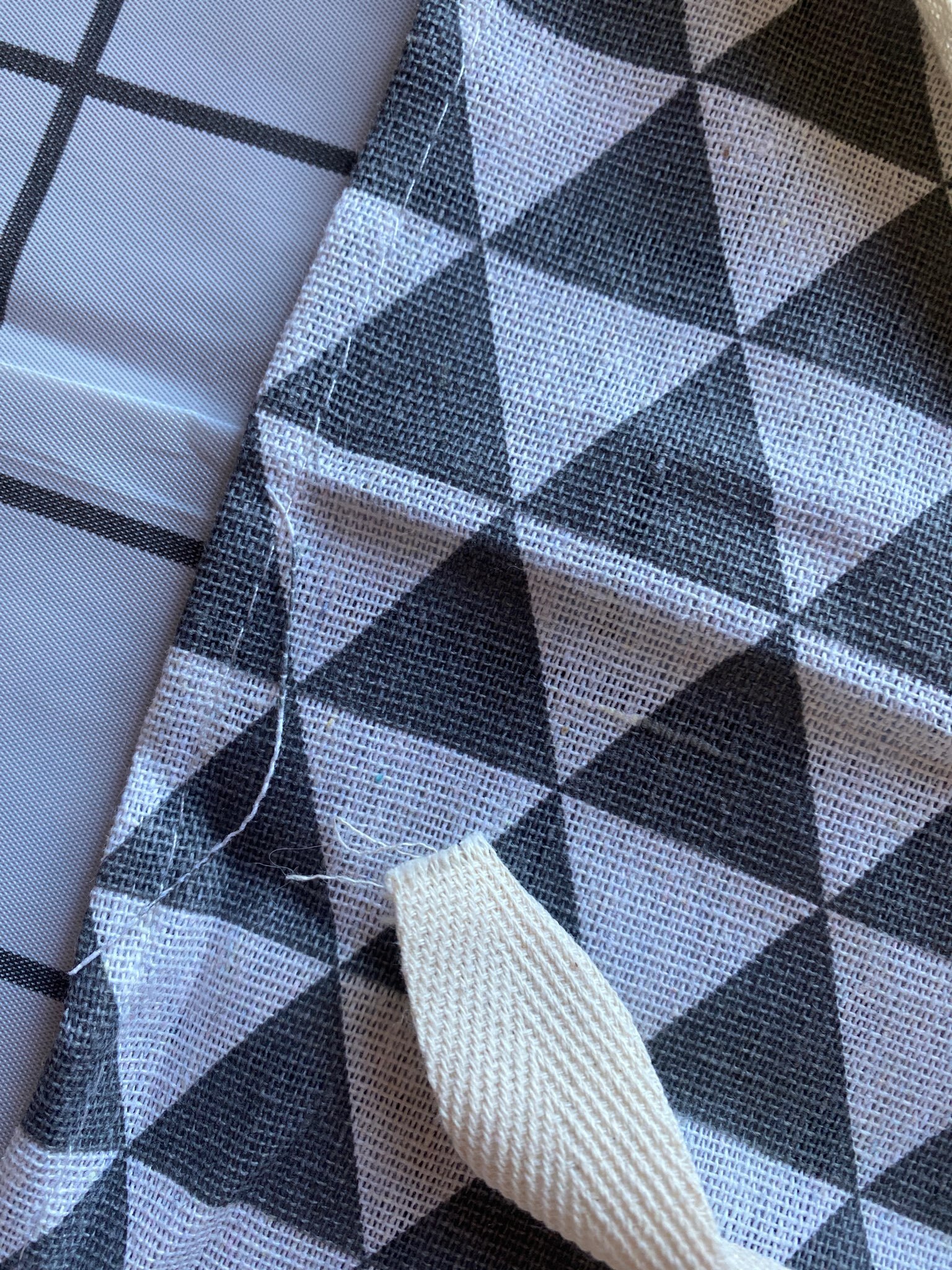 Фотография покупателя товара Фартук Доляна "Треугольники", цвет серый, 60 х 67±4см, 100%пэ - Фото 1