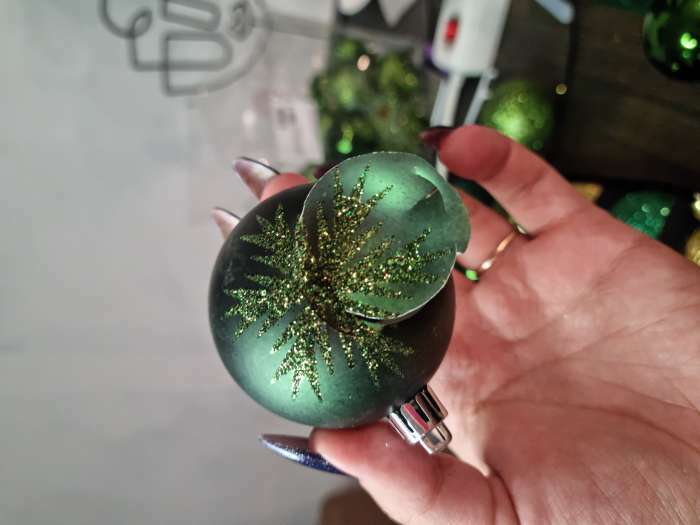 Фотография покупателя товара Ёлочные игрушки «Амур», 30 шт. (16 шаров, 6 сердец, 8 снежинок), зелёный - Фото 3