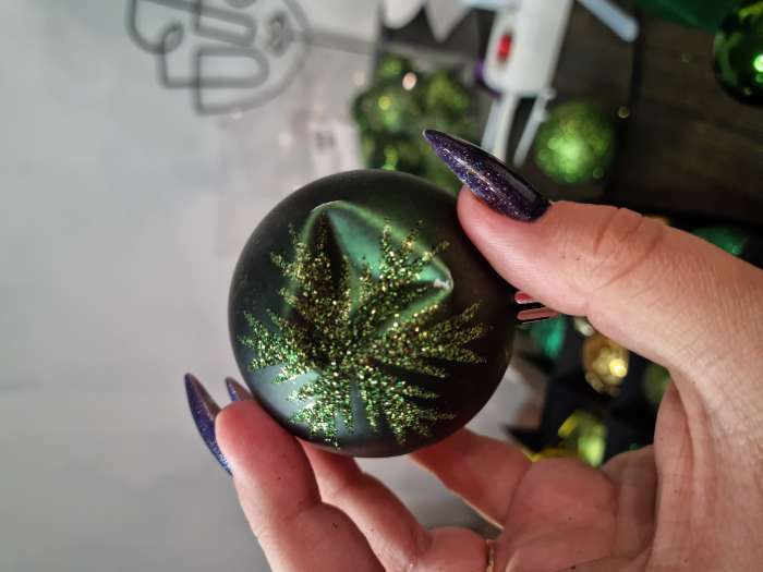 Фотография покупателя товара Ёлочные игрушки «Амур», 30 шт. (16 шаров, 6 сердец, 8 снежинок), зелёный - Фото 4