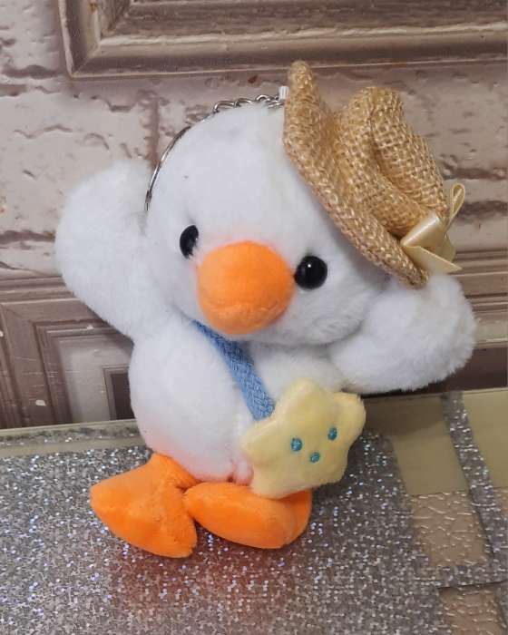 Фотография покупателя товара Мягкая игрушка «Утёнок в шляпке» на брелоке, 11 см, цвет белый