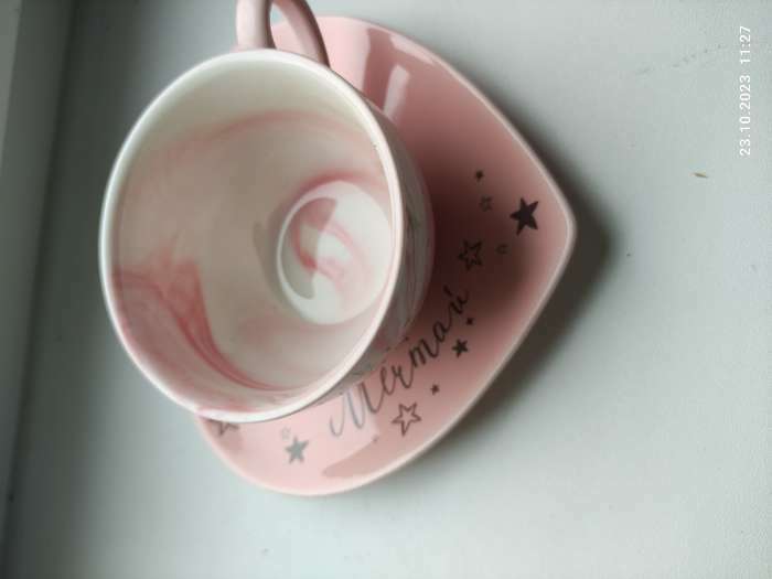 Фотография покупателя товара Подарочный набор керамический «Мечтай»: кружка 120 мл, блюдце, цвет розовый - Фото 4