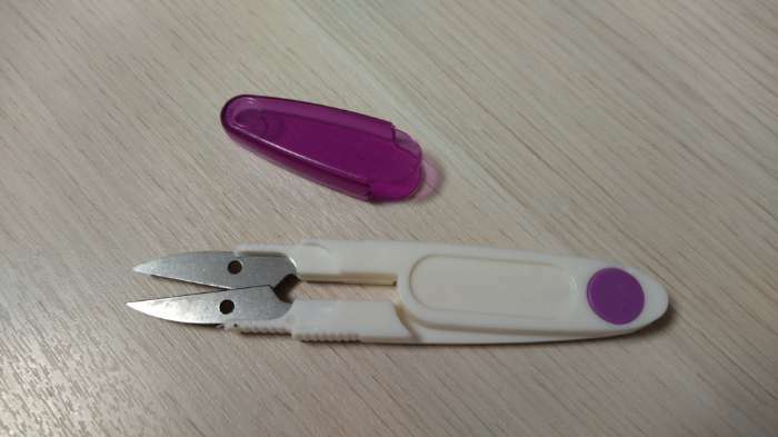 Фотография покупателя товара Ножницы для обрезки ниток, с защитным колпачком, 12 см, цвет МИКС - Фото 1