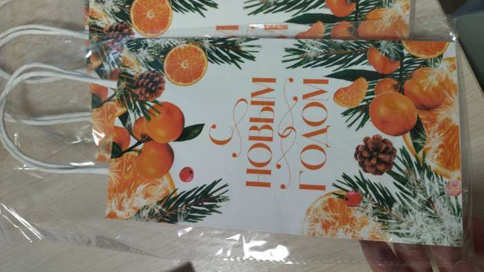 Фотография покупателя товара Пакет подарочный крафтовый «Новогодний цитрус», 12 × 21 × 9 см - Фото 2