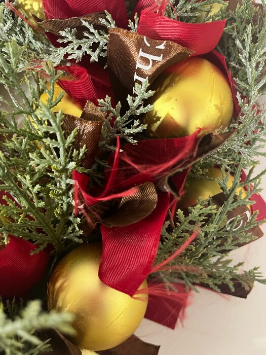 Фотография покупателя товара Венок новогодний d- 30 см "Уютная сказка" золотые шары и ленты - Фото 2