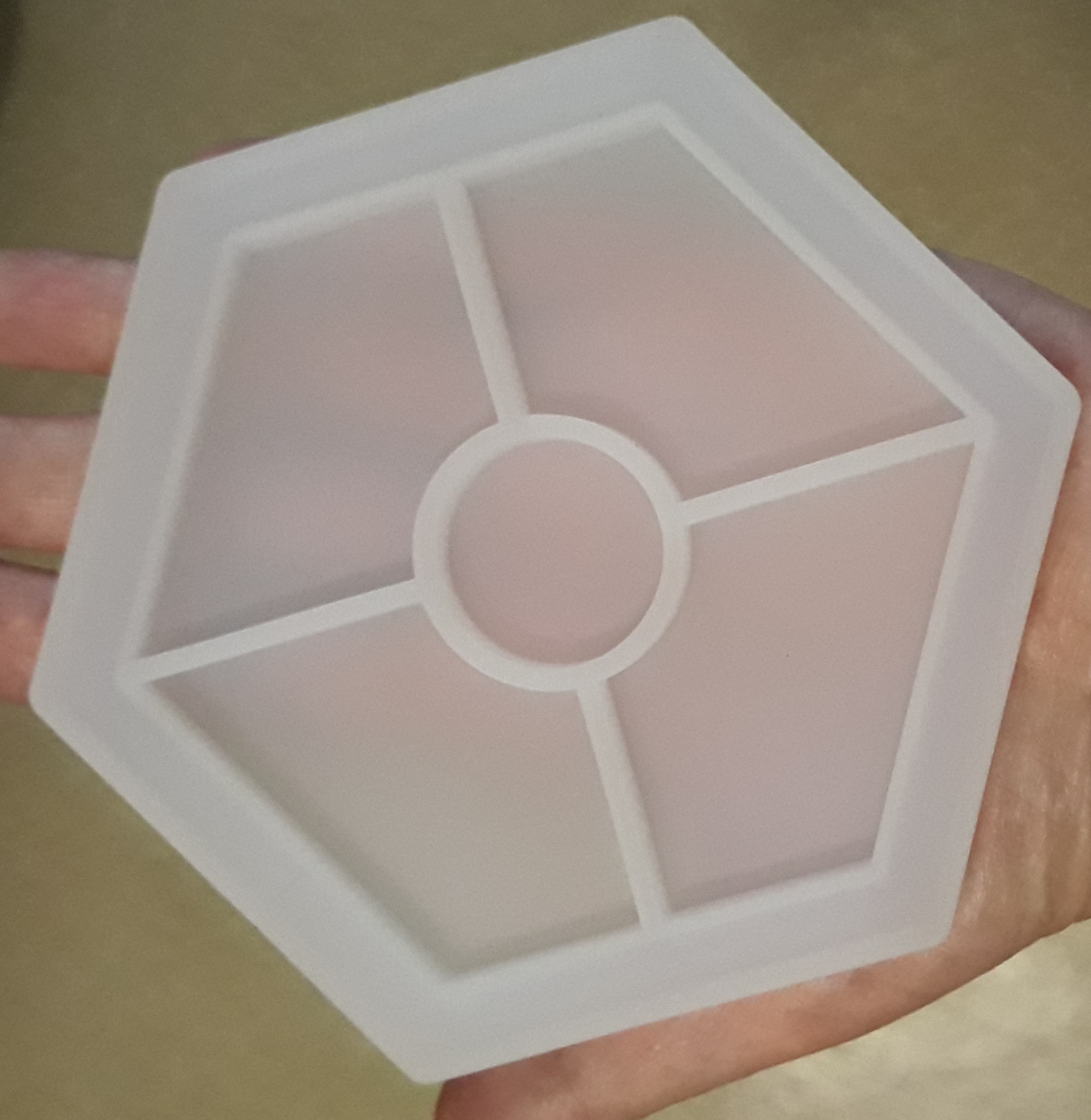 Фотография покупателя товара Форма силиконовая универсальная «Шестиугольник», размер изделия 11,6 × 10,1 × 1,2 см - Фото 1