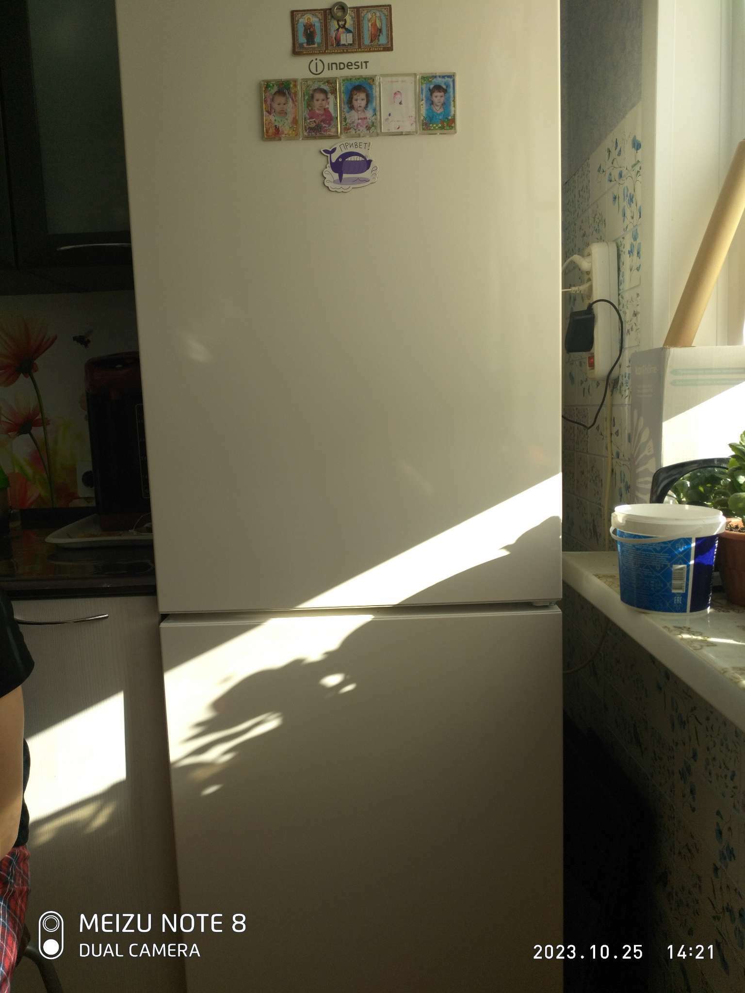 Фотография покупателя товара Холодильник Indesit ITR 4160 E, двухкамерный, класс А, 257 л, бежевый - Фото 2