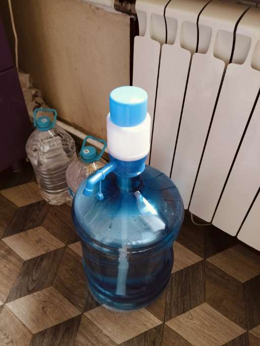 Фотография покупателя товара Помпа для воды Luazon, механическая, малая, под бутыль от 11 до 19 л, голубая - Фото 3