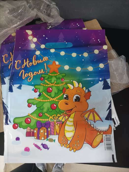 Фотография покупателя товара Пакет «Дед Мороз и Снегурочка», полиэтиленовый с вырубной ручкой, 31×40 см - Фото 26