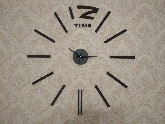 Фотография покупателя товара Часы-наклейка, серия: DIY, "Кайро", плавный ход, d-65 см, 1 АА, серебро - Фото 2