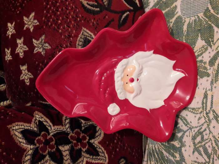 Фотография покупателя товара Блюдо керамическое Доляна «Дедушка Мороз», 21,4×17,9×2,7 см, цвет красный