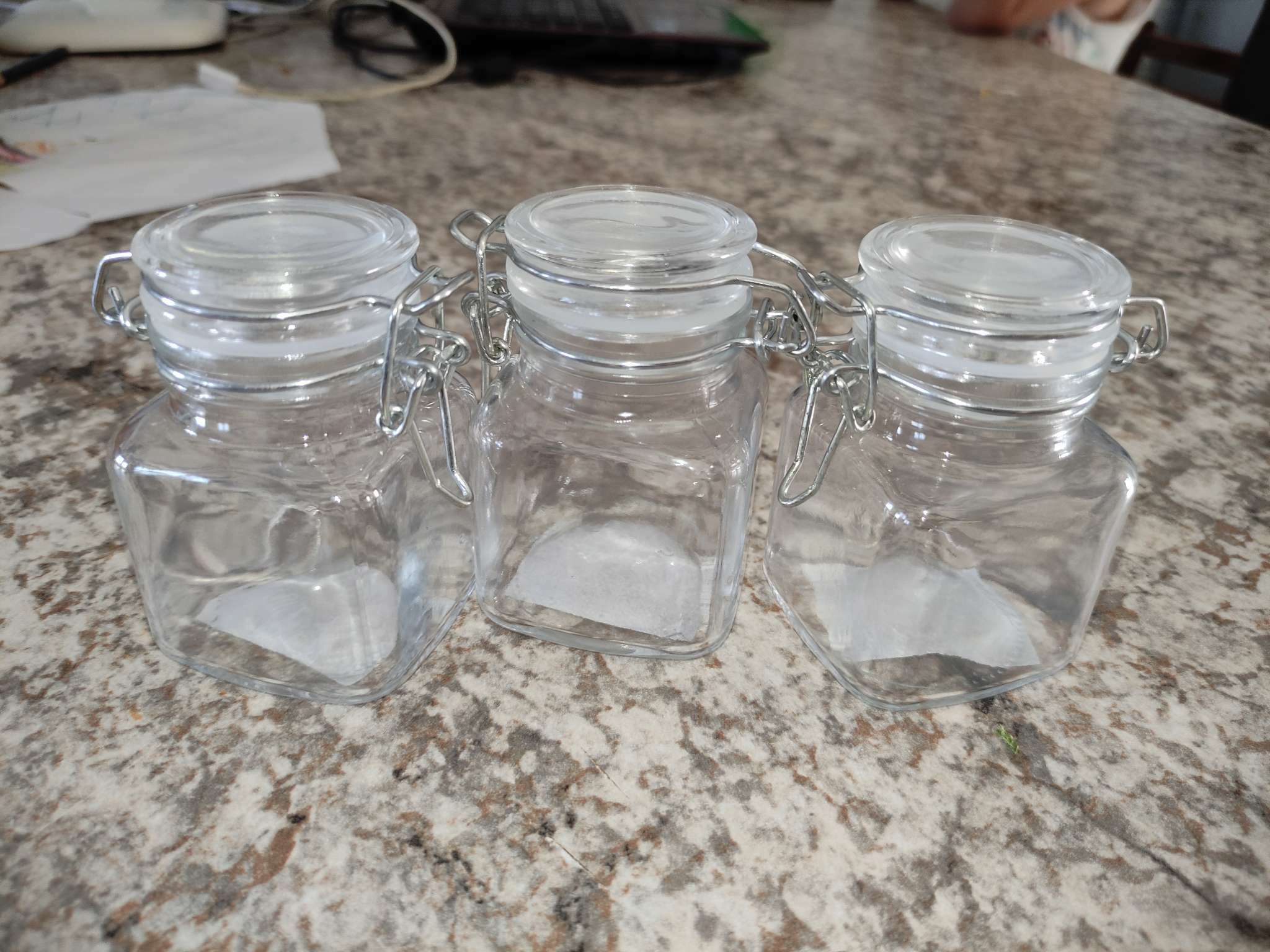 Фотография покупателя товара Банка для сыпучих Доляна «Квадрат», 110 мл, 5.5×8 см, с бугельным замком, стекло, прозрачная - Фото 3