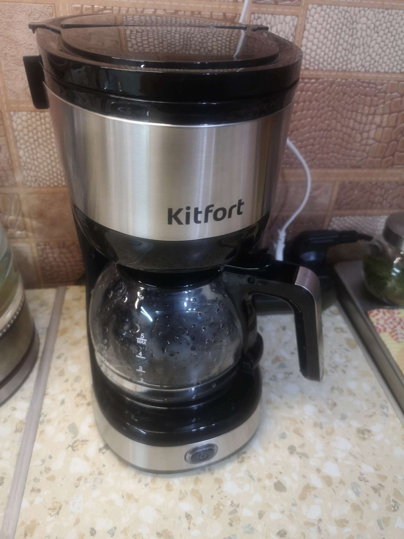 Фотография покупателя товара Кофеварка Kitfort КТ-730, капельная, 750 Вт, 0.6 л, серебристо-чёрная - Фото 1