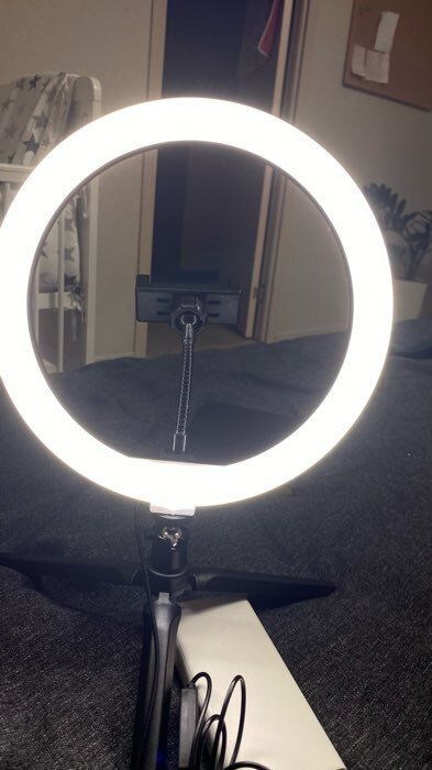 Фотография покупателя товара Светодиодная кольцевая лампа на штативе Luazon CB-31, 10" (26 см), 20 Вт, 3 режима, USB - Фото 3