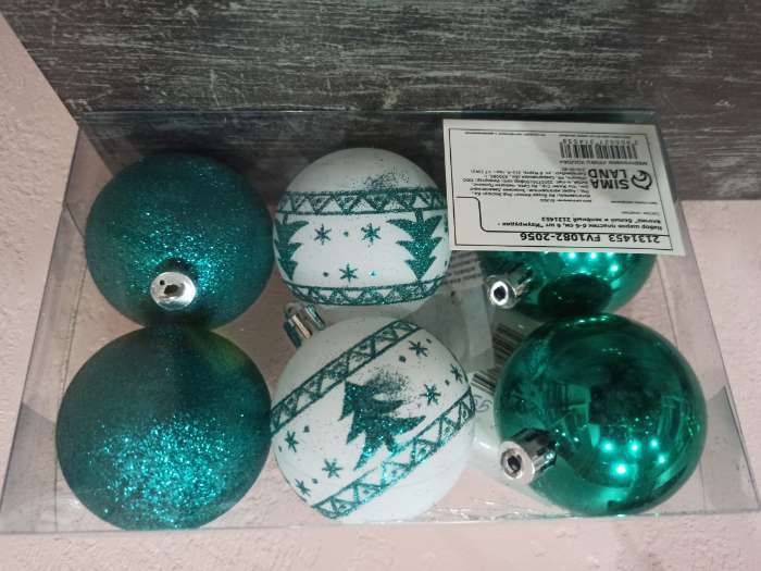 Фотография покупателя товара Набор шаров пластик d-6 см, 6 шт "Изумрудик - ёлочка" бело-зелёный